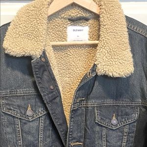 Old Navy dark denim jacket lined with beige Sherpa. XL men